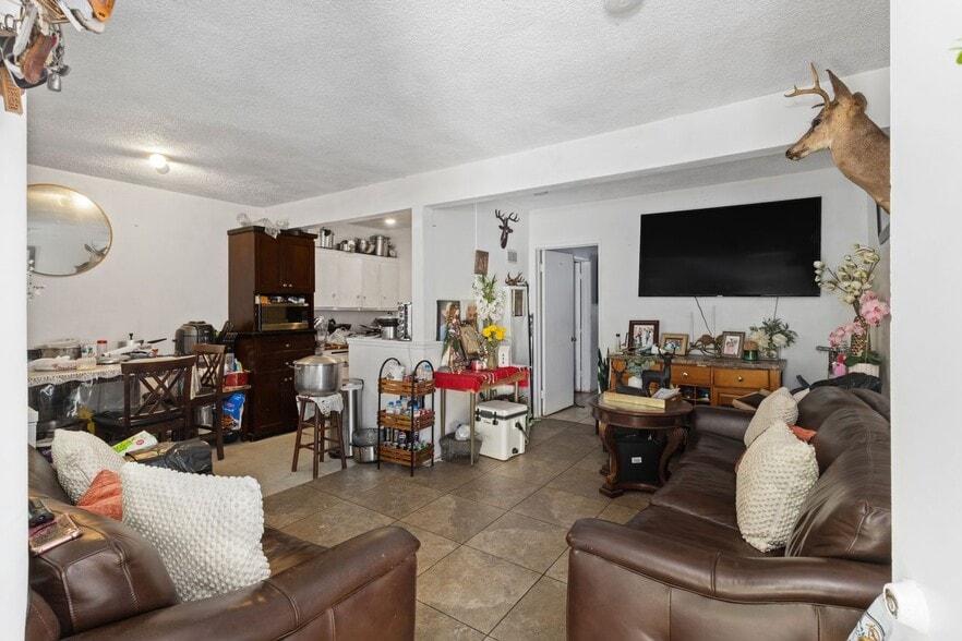 More Photos Of 637 N Anna Dr, Anaheim Apartments For Sale