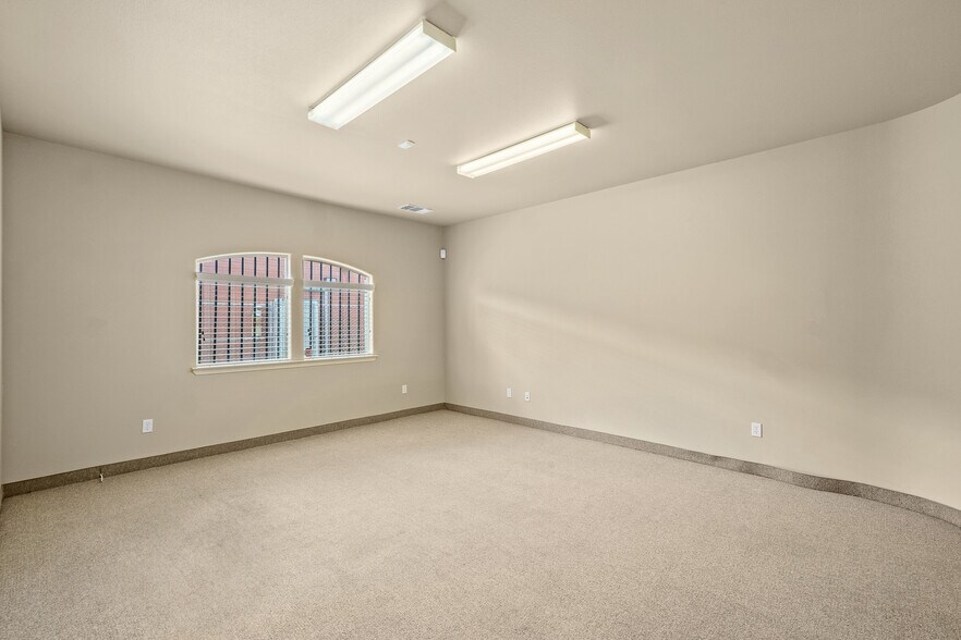 More Photos Of 131 E Kern Ave, Tulare Medical For Lease