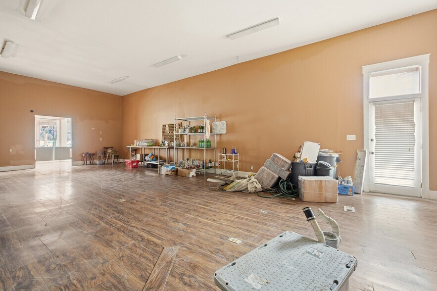 More Photos Of 1160-1164 S Brook St, Louisville Storefront Retail Office For Sale