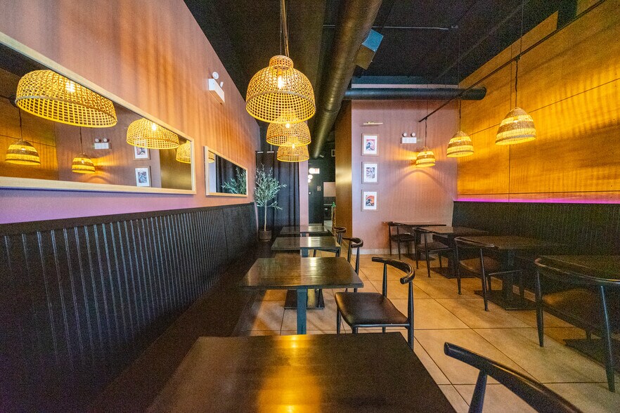 More Photos Of 1858 N Western Ave, Chicago Storefront Retail Residential For Lease