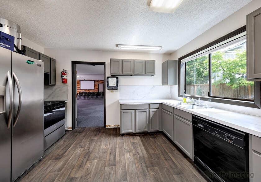 More Photos Of 18390 SW Farmington Rd, Aloha Religious Facility For Sale