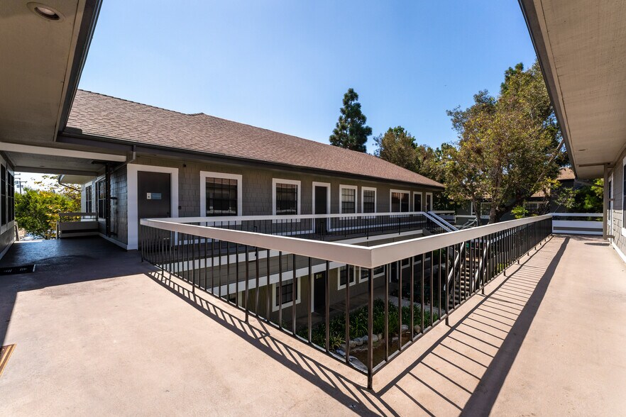 More Photos Of 2900 Bristol St, Costa Mesa Office For Sale
