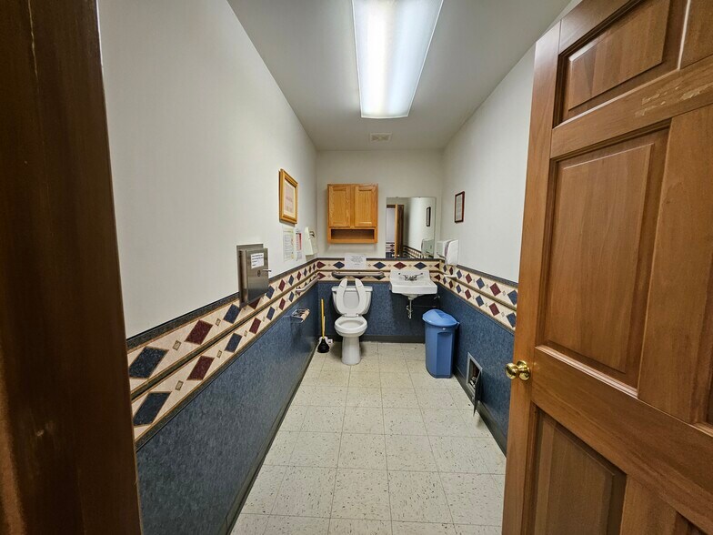 More Photos Of 13330 Darmstadt Rd, Evansville Office For Sale