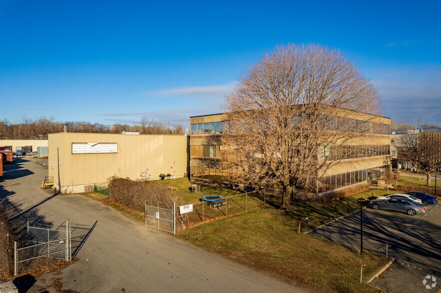 More Photos Of 255 Rue Norman, Lachine Manufacturing For Lease