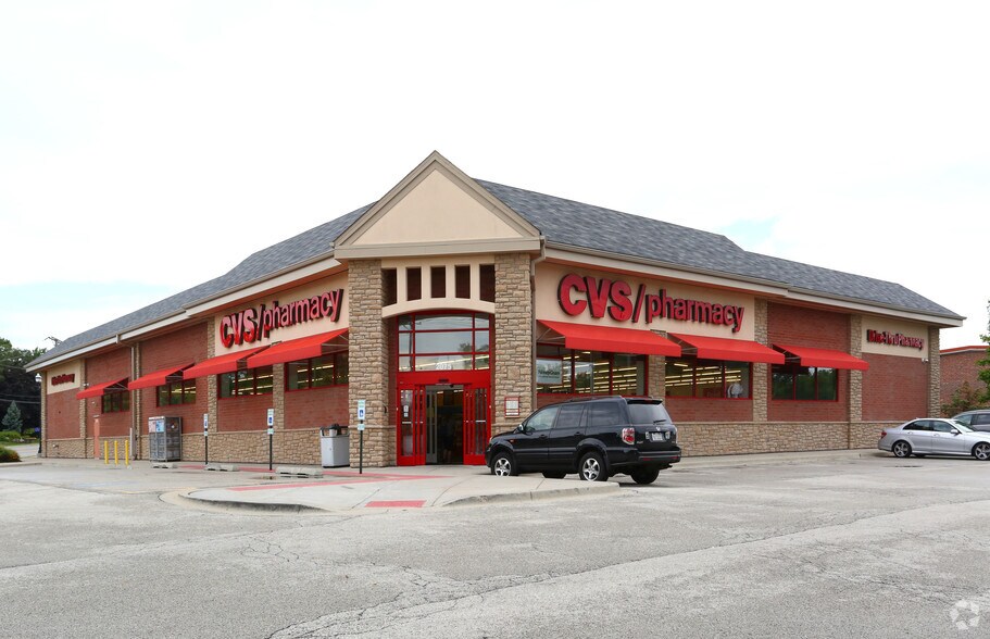 Primary Photo Of 2075 S Lake St, Mundelein Drugstore For Lease