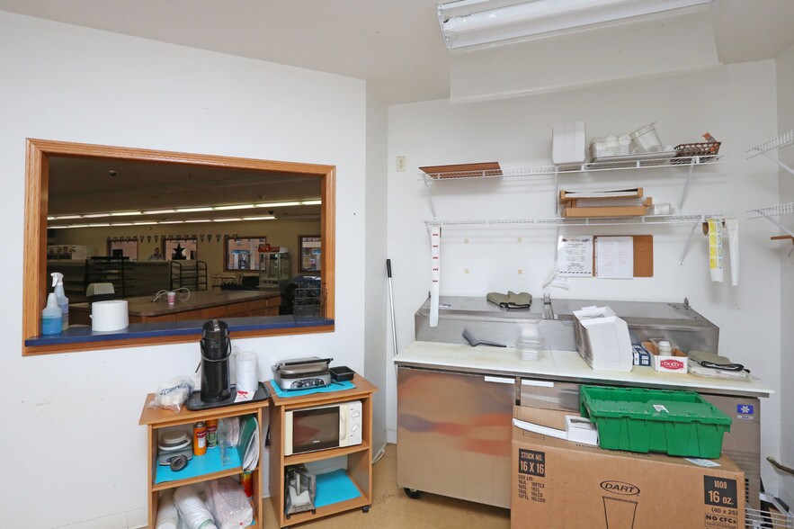 More Photos Of 4300 S 22nd Ave E, Newton Convenience Store For Sale