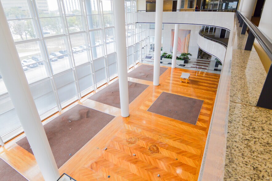 More Photos Of 40 NE Loop 410, San Antonio Office For Sale