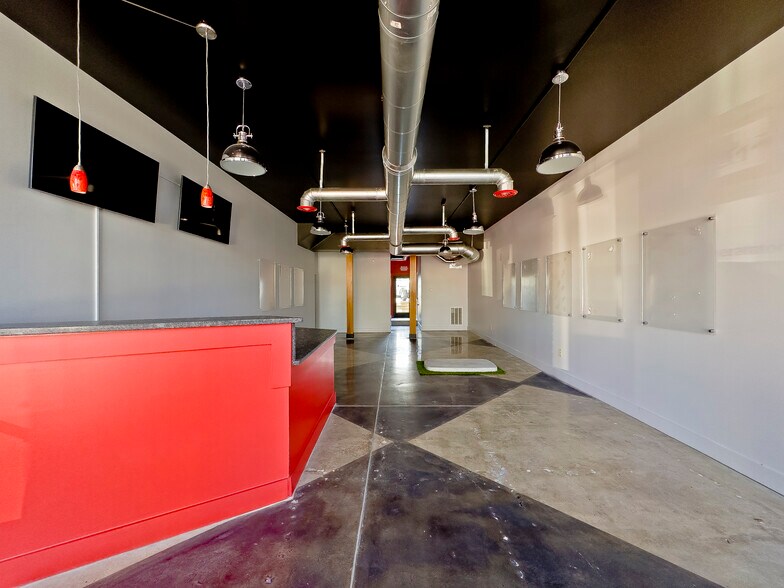 More Photos Of 2811 18th St S, Birmingham Storefront Retail Office For Lease