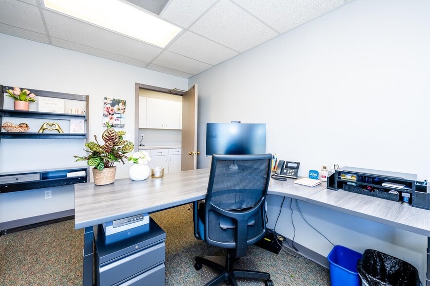 More Photos Of 2300 Pipestone Rd, Benton Harbor Office For Sale
