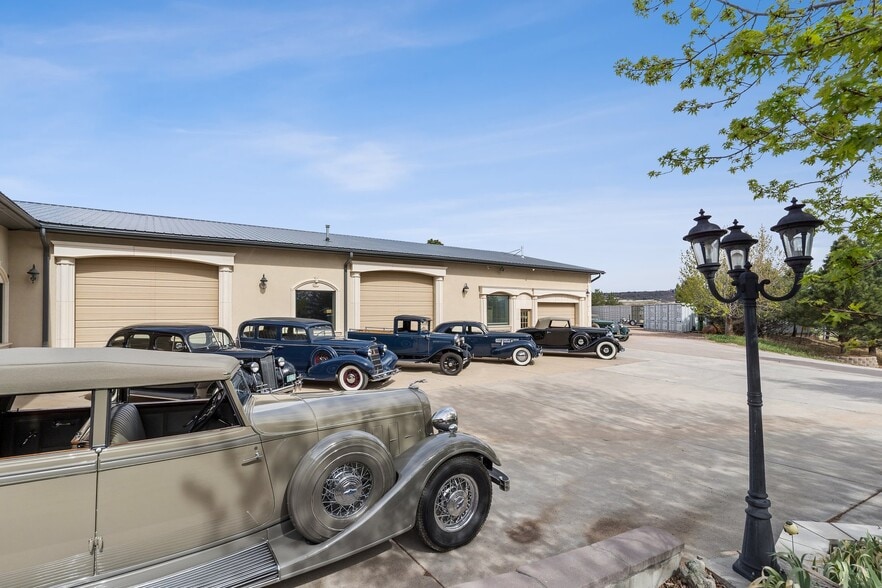 More Photos Of 1751 W Wolfensberger Rd, Castle Rock Flex For Sale