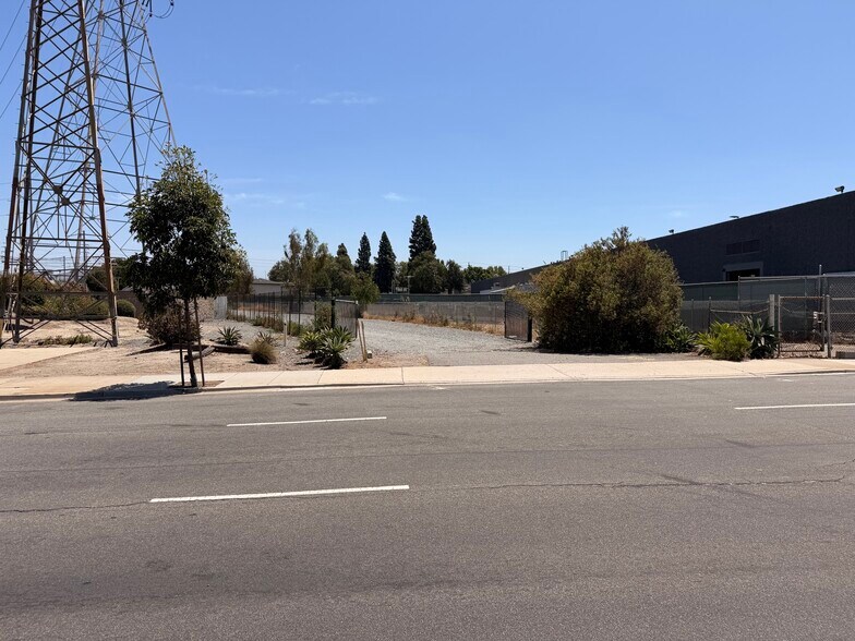 More Photos Of 1543 N Tustin Ave, Orange Land For Lease