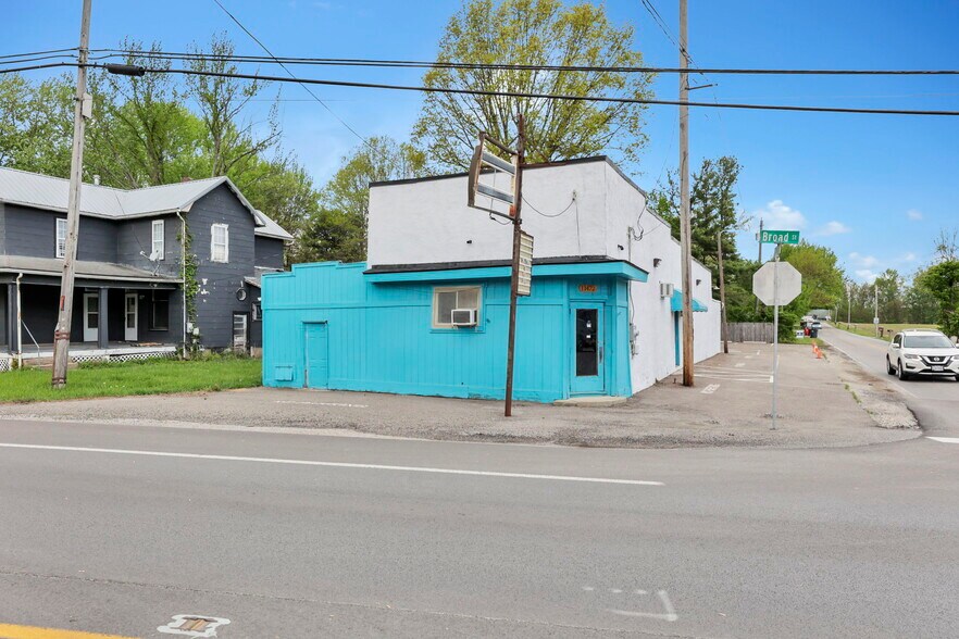 More Photos Of 11472 Broad St SW, Pataskala Bar For Lease