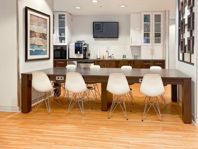 More Photos Of 4320 Winfield Rd, Warrenville Coworking Space