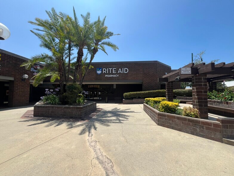 Primary Photo Of 906 Fair Oaks Ave, South Pasadena Storefront For Lease