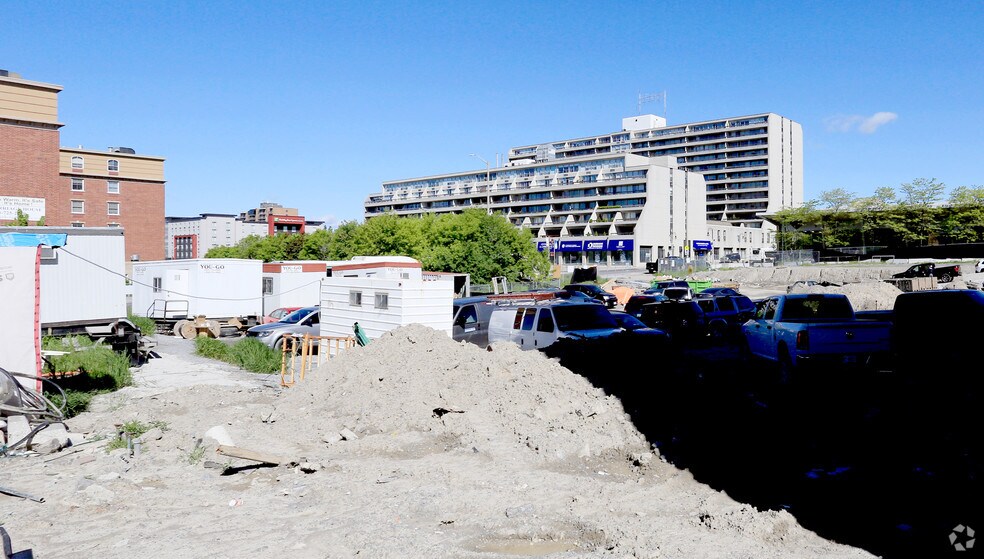 More Photos Of 100 Bond St E, Oshawa Apartments For Lease