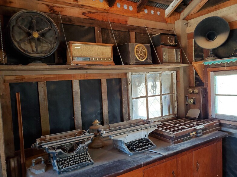 More Photos Of 331 W Rockspring Ln, Benson Movie Radio TVStudio For Sale