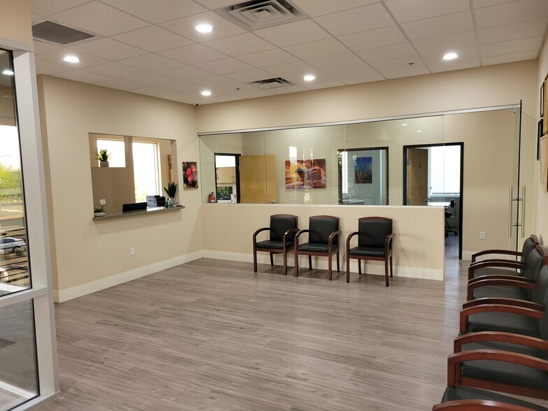 More Photos Of 2060 W Whispering Wind Dr, Phoenix Medical For Sale