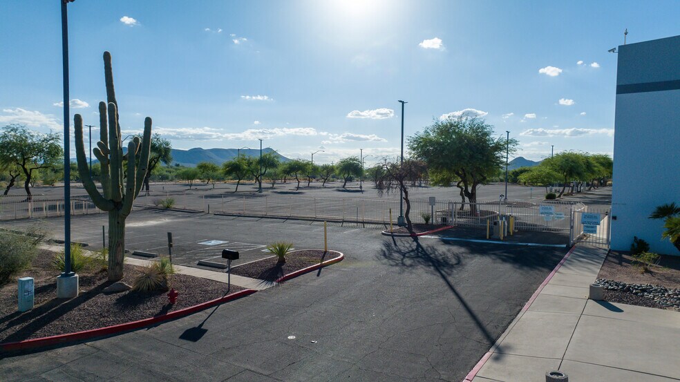 More Photos Of 6700 S Pella Dr, Tucson Light Manufacturing For Sale