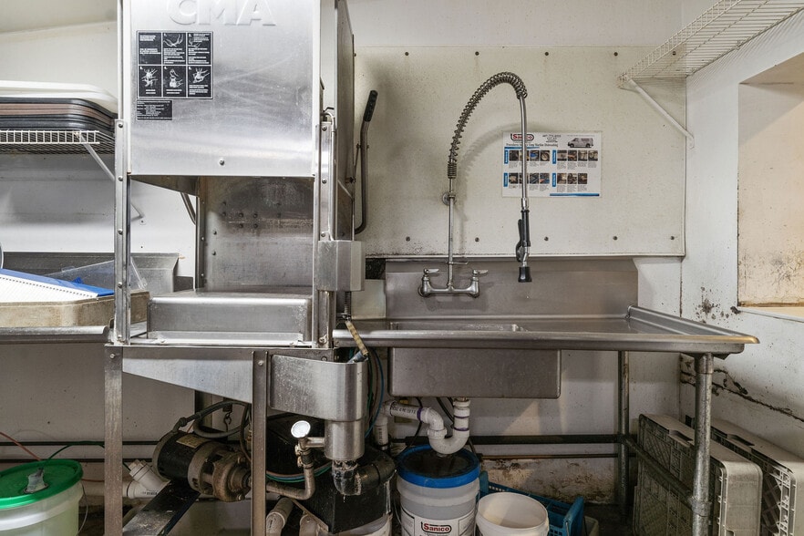 More Photos Of 552 Main St, Apalachin General Retail For Sale