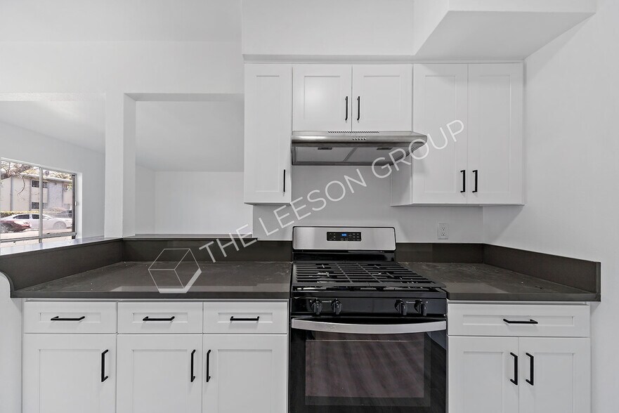 More Photos Of 128 E Wakefield Ave, Anaheim Apartments For Sale