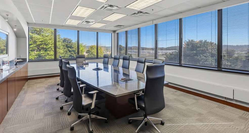 More Photos Of 4600 E Lake Blvd, Birmingham Warehouse For Sale