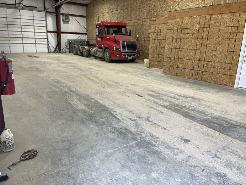 More Photos Of 1000 Sublet Dr, Kemmerer Warehouse For Lease
