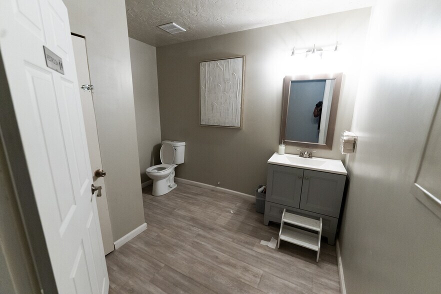 More Photos Of 631 12th St, Imperial Beach Religious Facility For Lease