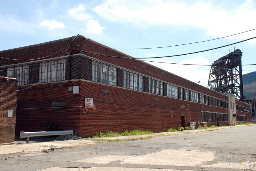 More Photos Of 1000 1st St, Harrison Warehouse For Lease