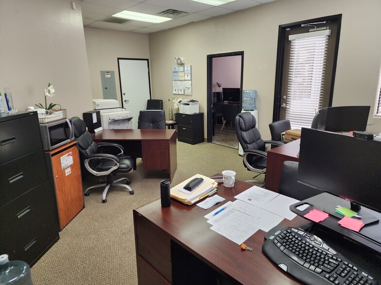 More Photos Of 8867 W Flamingo Rd, Las Vegas Office For Sale