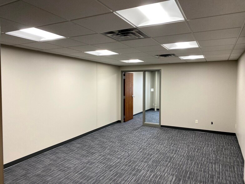 More Photos Of 441-445 NW Old Highway 8, New Brighton Storefront Retail Office For Lease