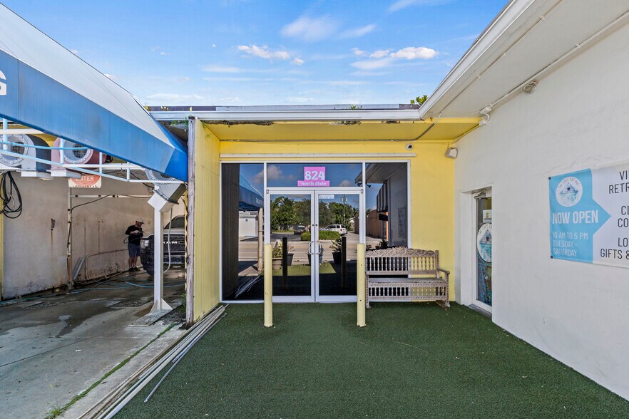 Primary Photo Of 824 N Dixie Hwy, Lake Worth Carwash For Lease