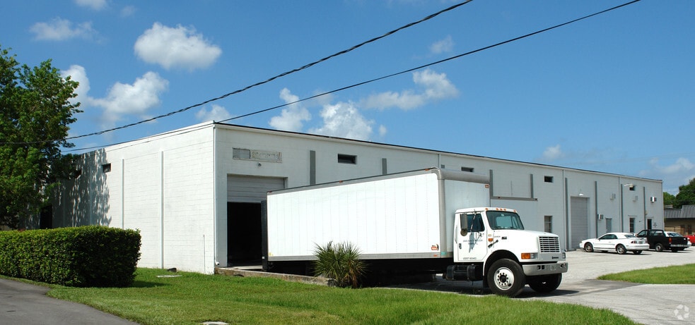 More Photos Of 4920 W La Salle St, Tampa Warehouse For Lease