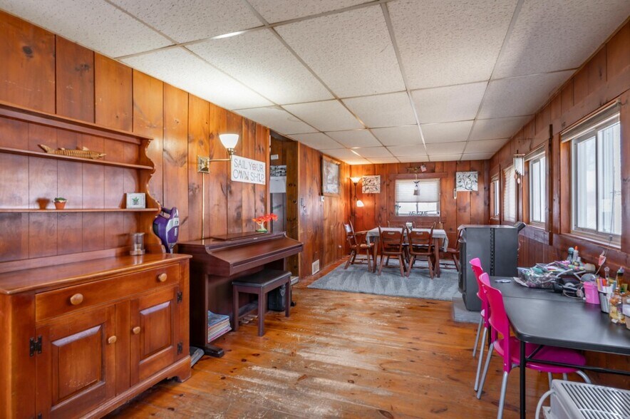 More Photos Of 54 Lowell Rd, Hudson Auto Repair For Sale
