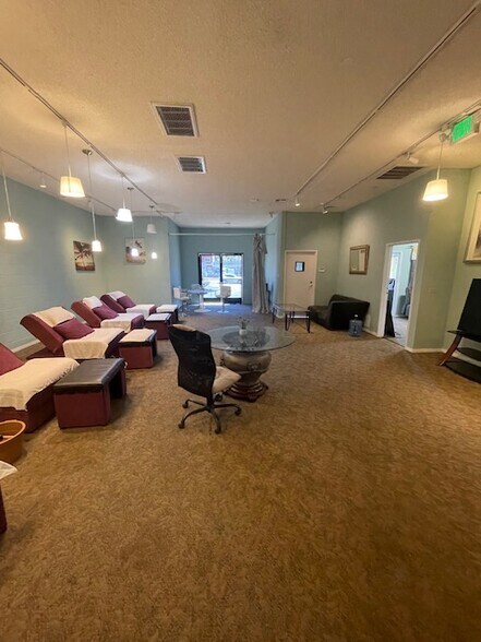 More Photos Of 17733-17755 Sierra Hwy, Santa Clarita Storefront Retail Office For Lease