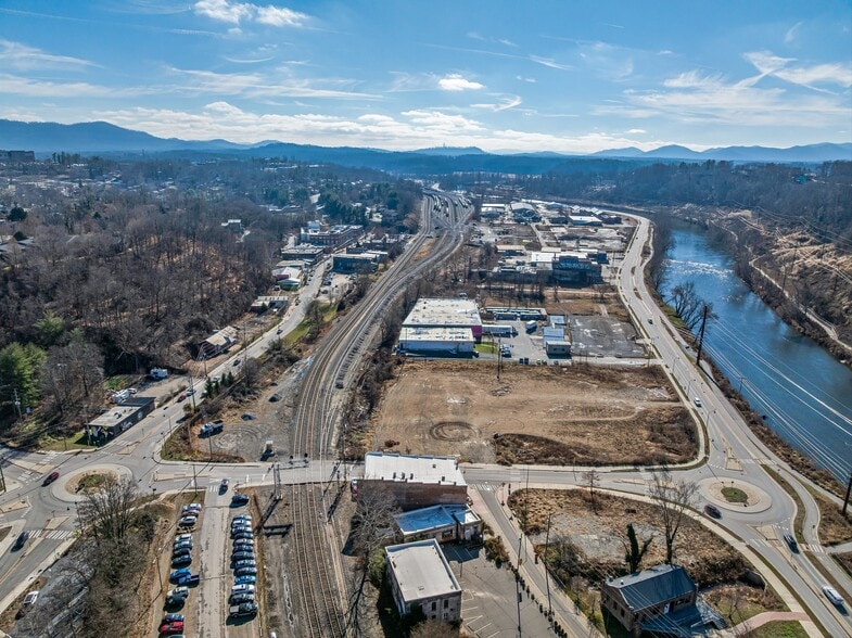 More Photos Of 170 Lyman St, Asheville Office For Lease