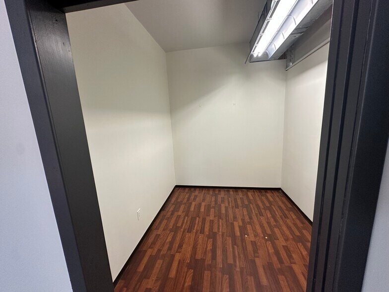 More Photos Of 5712 Val Verde St, Houston Loft Creative Space For Lease