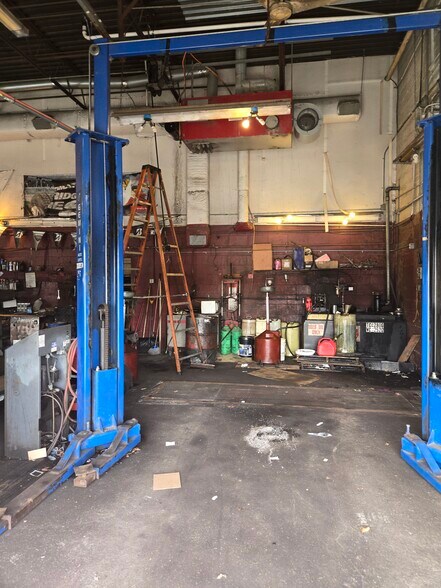 More Photos Of 1281 Deer Park Ave, North Babylon Auto Repair For Lease