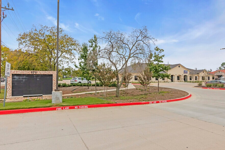 More Photos Of 171 W Southlake Blvd, Southlake Medical For Sale