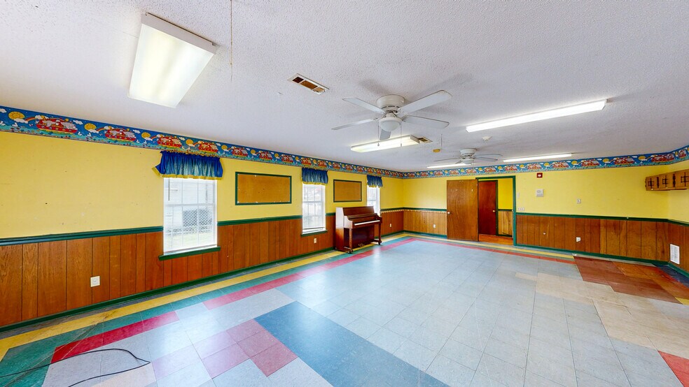 More Photos Of 104 N Herring St, Dothan Office For Sale