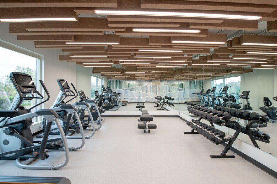 More Photos Of 630-650 Dundee Rd, Northbrook Unknown For Lease