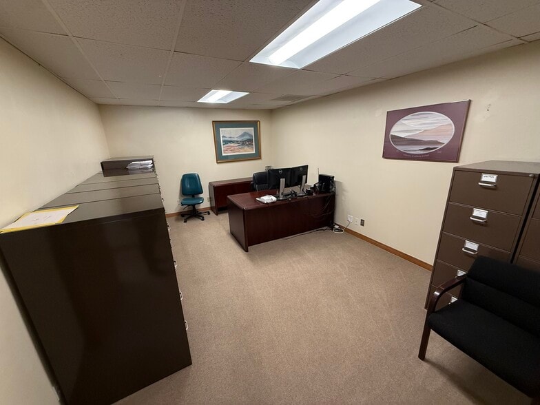 More Photos Of 2707 Alpine Blvd, Alpine Office Residential For Lease
