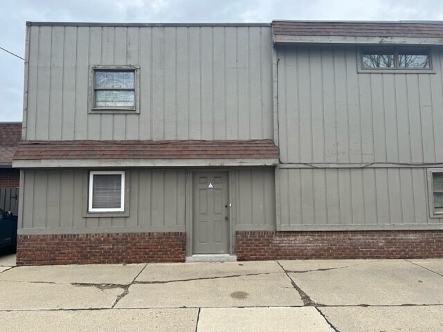More Photos Of 19650 Harper Ave, Grosse Pointe Woods Medical For Sale