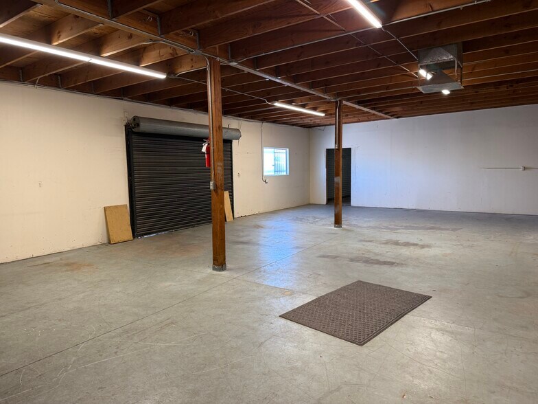 More Photos Of 10729 N 19th Ave, Phoenix Warehouse For Lease