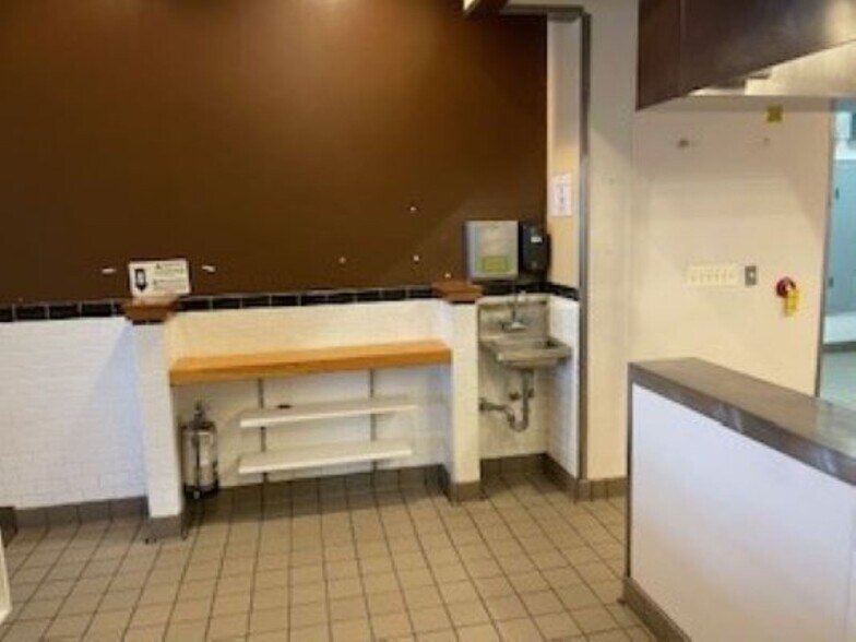 More Photos Of 2565 Sycamore Rd, Dekalb General Retail For Lease