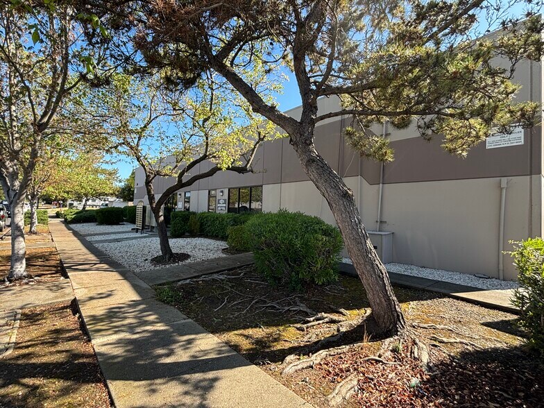 More Photos Of 520 California Blvd, Napa Warehouse For Lease