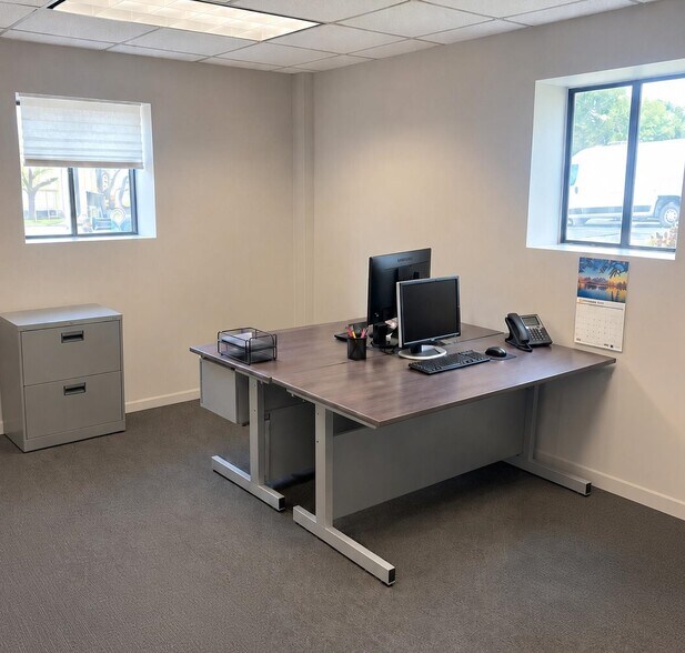 More Photos Of 663-679 Dawson Dr, Newark Warehouse For Lease