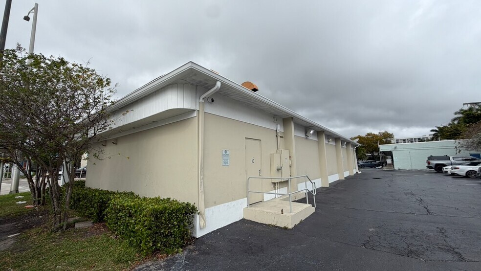 More Photos Of 10 N Federal Hwy, Pompano Beach Freestanding For Lease