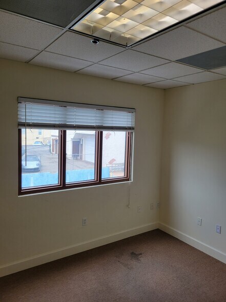 More Photos Of 2600 Foothill Blvd, La Crescenta Office For Lease