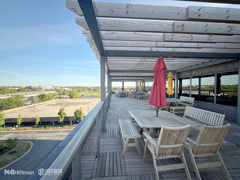 More Photos Of 999 Oakmont Plaza Dr, Westmont Office For Lease