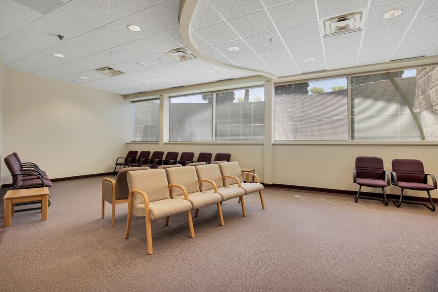 More Photos Of 1511 Northway Dr, Saint Cloud Medical For Sale